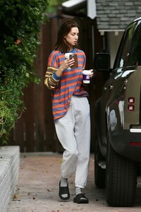 whitney-port-out-for-coffee-in-studio-city-09-03-2023-5.jpg