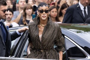 winnie-harlow-arrvves-at-fendi-spring-summer-2024-fashion-show-in-milan-09-20-2023-3.jpg