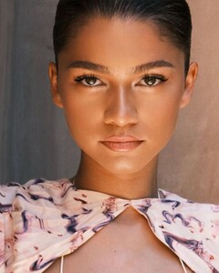 zendaya-coleman-at-a-photoshoot-september-2023-0.thumb.jpg.16fb0f491c1a222853e0d5a5db666f56.jpg