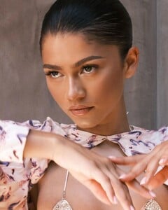 zendaya-coleman-at-a-photoshoot-september-2023-5.thumb.jpg.6eafab6c2cccda4df2669c3727ca701b.jpg