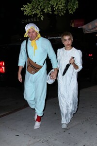 zoe-kravitz-and-channing-tatum-arrives-at-a-halloween-party-in-los-angeles-10-28-2023-1.jpg