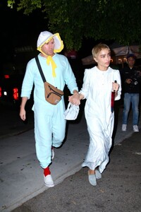 zoe-kravitz-and-channing-tatum-arrives-at-a-halloween-party-in-los-angeles-10-28-2023-5.jpg