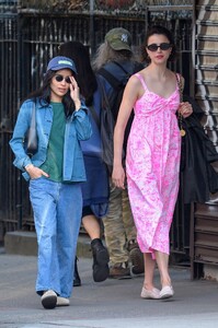 zoe-kravitz-and-margaret-qualley-out-for-dinner-in-new-york-05-29-2023-5.jpg