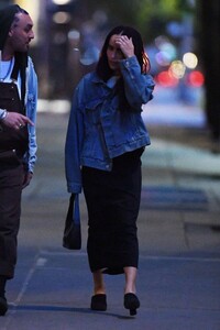 zoe-kravitz-arrives-at-jac-s-on-bond-for-succession-viewing-party-in-new-york-05-28-2023-3.jpg