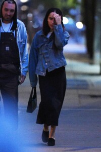 zoe-kravitz-arrives-at-jac-s-on-bond-for-succession-viewing-party-in-new-york-05-28-2023-5.jpg