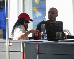 zoe-kravitz-out-for-dinner-with-a-friend-in-new-york-08-23-2023-3.jpg