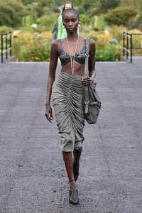 00003-givenchy-spring-2023-ready-to-wear-credit-gorunway.thumb.jpg.921524b069a22edad3e2d777872c4961.jpg