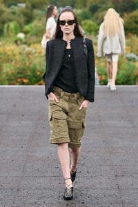 00030-givenchy-spring-2023-ready-to-wear-credit-gorunway.thumb.jpg.06b4f36915a0cb025e5774e0bbbd428d.jpg