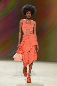 00035-hermes-spring-2023-ready-to-wear-credit-gorunway.thumb.jpg.feb31503d79fe641bb18ddd449e3d83d.jpg