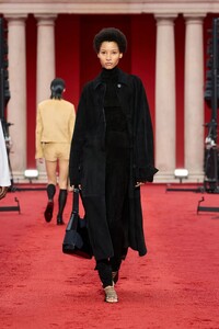 00037-ferragamo-spring-2023-ready-to-wear-credit-gorunway.thumb.jpg.0ce1ab8bc41e27e119db6ab9350e764c.jpg