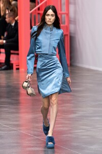 00045-fendi-spring-2023-ready-to-wear-credit-gorunway.thumb.jpg.3e617880036e7d86608fba7bec89d649.jpg