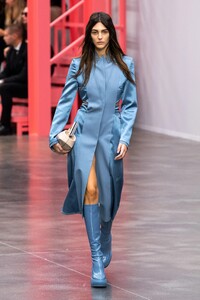 00047-fendi-spring-2023-ready-to-wear-credit-gorunway.thumb.jpg.be16f9931fbb5a10e22a407a5b62e467.jpg