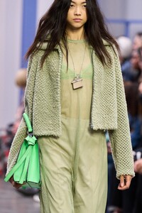 00053-fendi-spring-2023-ready-to-wear-detail-credit-gorunway.thumb.jpg.b2e1a9b7bef9becf439b85efa4d50120.jpg