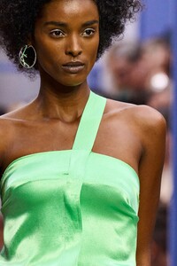 00094-fendi-spring-2023-ready-to-wear-detail-credit-gorunway.thumb.jpg.5f394d1c275e52e97a55ee517a1c9bdc.jpg