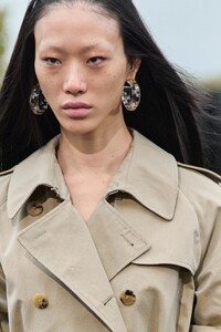 00125-givenchy-spring-2023-ready-to-wear-details-credit-gorunway.thumb.jpg.8e6bb17760bdab1f91916ca33fd50304.jpg