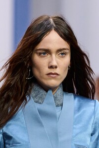 00133-fendi-spring-2023-ready-to-wear-detail-credit-gorunway.thumb.jpg.a29d9a9e3f4c24447edcec71b110eeb8.jpg
