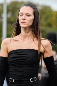00177-givenchy-spring-2023-ready-to-wear-details-credit-gorunway.thumb.jpg.6c3c81e4b4da15672c9fc88cdb6f60e0.jpg