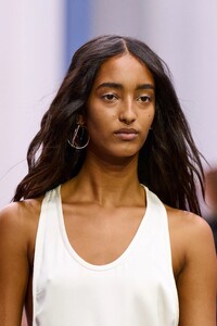 00188-fendi-spring-2023-ready-to-wear-detail-credit-gorunway.thumb.jpg.d795df71746ccc3bdf3a7dd34aa60d0e.jpg