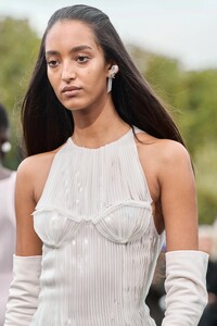 00192-givenchy-spring-2023-ready-to-wear-details-credit-gorunway.thumb.jpg.791c4e467a9c2e3b2e299dc95120f184.jpg
