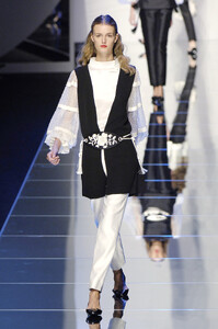 105525794_valentino-ss011.thumb.jpg.55e4b6892714522b695fefebd374ad74.jpg