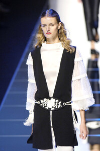 105525795_valentino-ss012.thumb.jpg.45fbc16e04590efada6c32cf0afeb10b.jpg