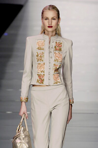 105526339_valentino-ss092.thumb.jpg.2ed3166ba25737ea831da894ee65b026.jpg