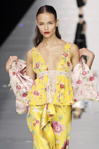 105526481_valentino-ss190.thumb.jpg.49a5df281439d1ebeef88c91d101df6e.jpg