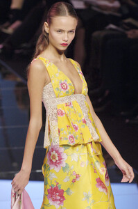 105526483_valentino-ss191.thumb.jpg.404bddc71b35b07679996240405a9d6d.jpg