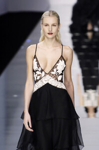 105526554_valentino-ss248.thumb.jpg.937993665d55cd0330cf0f5f0e91135d.jpg