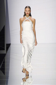 105526564_valentino-ss257.thumb.jpg.bc12edbf326f0110feb91d055b2e352f.jpg