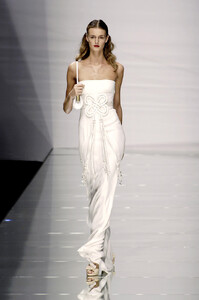 105526568_valentino-ss260.thumb.jpg.cf8e35d66e009800ea66e3dbef235a54.jpg