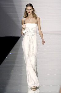 105526569_valentino-ss261.thumb.jpg.5df7401478e79c8bb3b625a1e689e36b.jpg