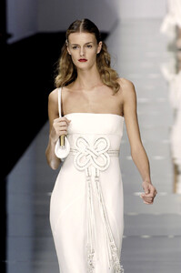 105526571_valentino-ss262.thumb.jpg.4d31e3b29062e83600c0ec7235b3446b.jpg