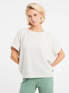 1610331_106_model_front-half_01.jpeg