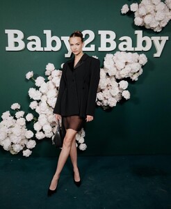 [2023.11.12] josephineskriver_400901007_989677782126565_8502609627782187399_n.jpg