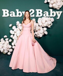 [2023.11.12] moniquelhuillier_402231006_244360358650833_7789017085993523657_n.jpg
