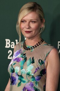 397918685_1012111900316_2_kirsten_dunst_at_baby2baby_gala_in_los_angeles_11-11-2023__4_.jpg