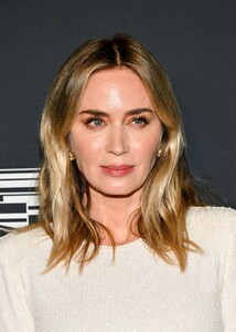 399257945_emily-blunt-014.jpg