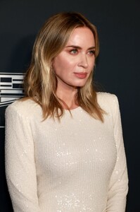 399258565_emily-blunt-053.jpg