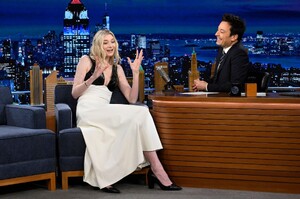 399296007_elizabeth-debicki-tonight-show-07.jpg