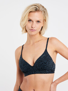 7610531_290_model_front-half_01.jpeg