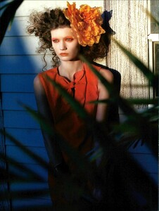 ARCHIVIO-VogueItalia(February2008)-Suggestions-004.thumb.jpg.2120336fde9d22f4a0baa3a9a8a86379.jpg