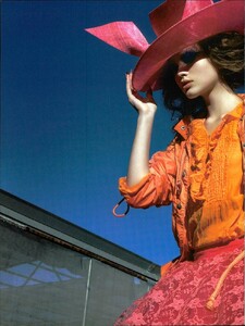 ARCHIVIO-VogueItalia(February2008)-Suggestions-008.thumb.jpg.fb0382b3da3325170c0b764f22daa7ed.jpg