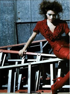 ARCHIVIO-VogueItalia(February2008)-Suggestions-010.thumb.jpg.a67a23e384f60af3301d22d6c821a6e9.jpg