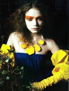 ARCHIVIO-VogueItalia(February2008)-Suggestions-012.thumb.jpg.c9879670773c9e354f0e6b4a4333e139.jpg