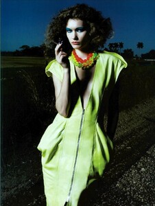 ARCHIVIO-VogueItalia(February2008)-Suggestions-017.thumb.jpg.5da632dfb7683b953da9a5543f63f2a7.jpg