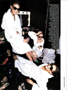 ARCHIVIO-VogueItalia(May2007)-GlassesOnShow-009.thumb.jpg.3b91b3366fc869f13d00b1c85a982a26.jpg