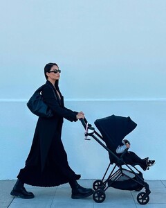 A busy mum on the go never looked this good thanks to @Cybex_Global#CYBEX #CYBEXfamily #CYBEXMios (1).jpg