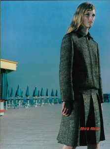 Akehurst_Miu_Miu_Fall_Winter_1998_99_03.thumb.png.2de914e647d95fb06a6f7b861163ee7c.png