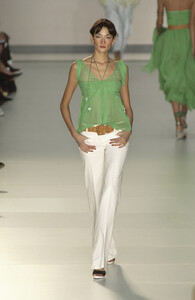 Chloe-Spring-2004-9-GDEMvtie-WJx.jpg